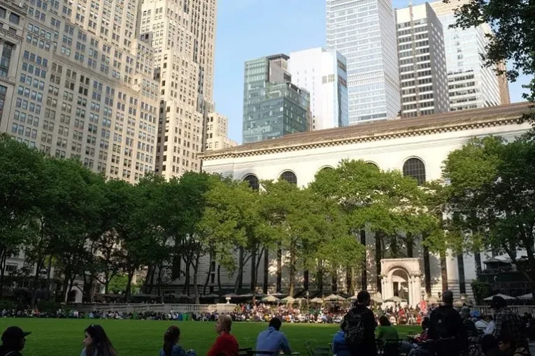 Bryant Park y la Biblioteca Pública de Nueva York